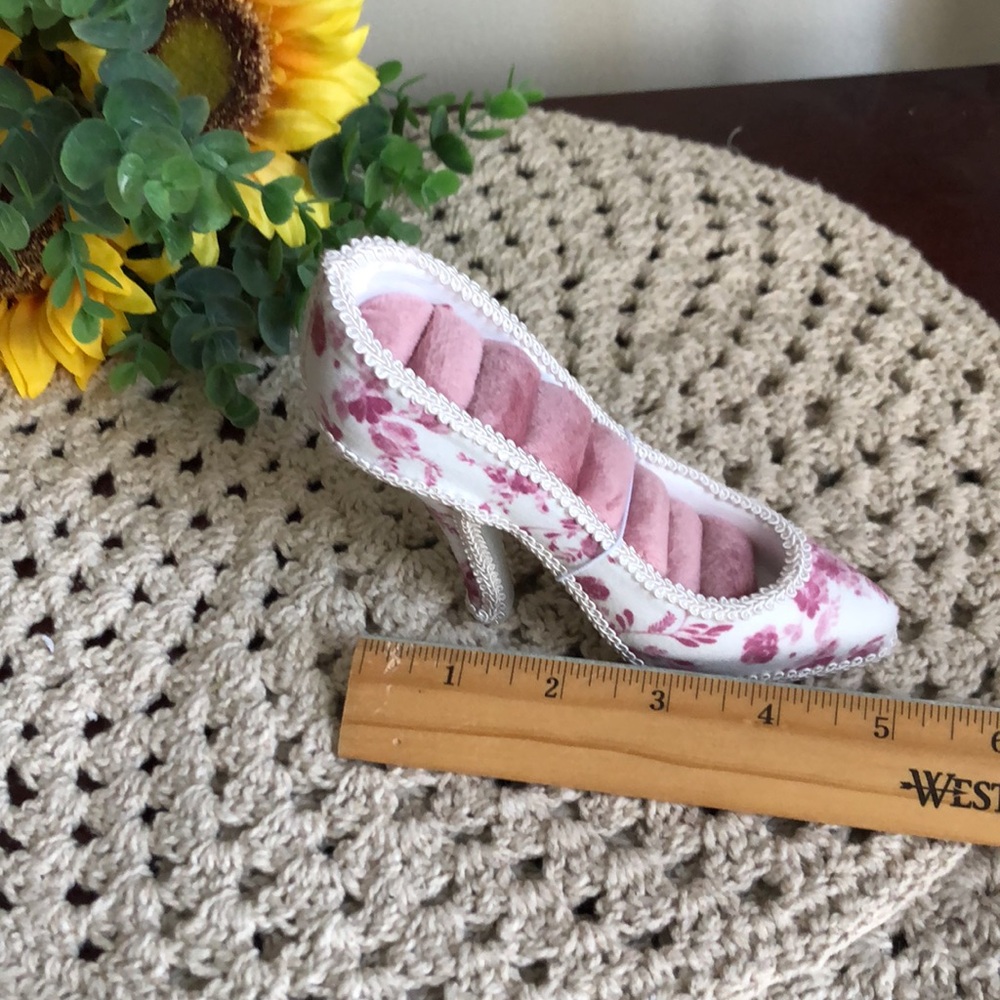 Floral Pink and White High Heel Shoe Shaped Ring Organizer - Picture 5 of 9